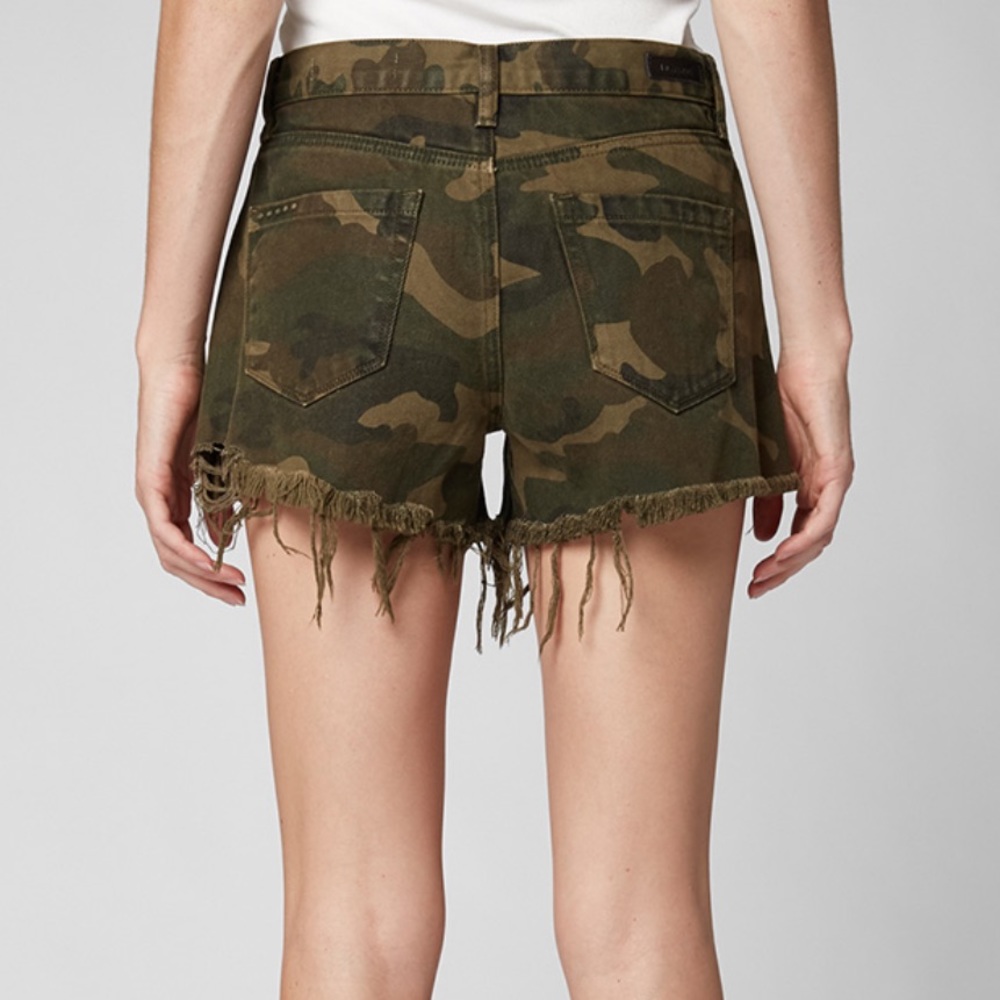 BLANK NYC ❤️🔥 NWT SHORTS SIZE 25